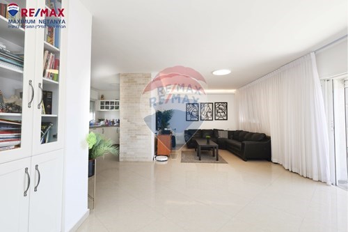 מכירה-דירת גג-גבעת האירוסים  -  נתניה, ישראל-830021138-40