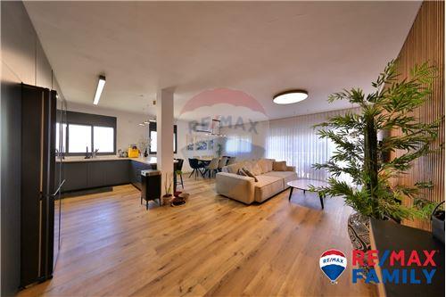 For Sale-Condo/Apartment-קרן היסוד 71  - קרית ביאליק  - סביניה  -  Kiryat Bialik, Israel-50821097-124