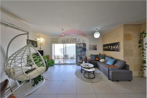 For Sale-Two Level House-45 החשמונאים  -  Kiryat Motzkin, Israel-51041032-342