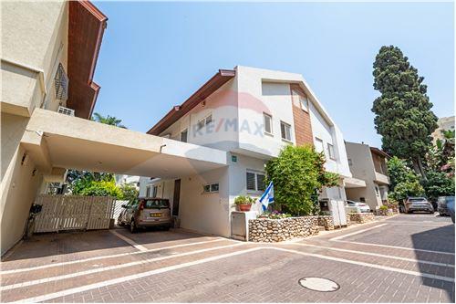 מכירה-דו משפחתי-גני אילן  -  קרית אונו, ישראל-50981027-416