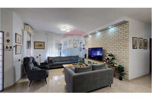 מכירה-דירת גן-צפת, ישראל-50601028-448