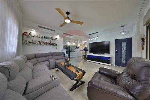 For Sale-Penthouse-3 העבודה  -  Kiryat Ata, Israel-51041065-6