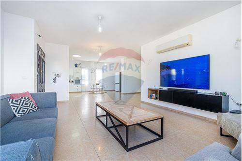 מכירה-וילה-אור עקיבא, ישראל-51181011-135