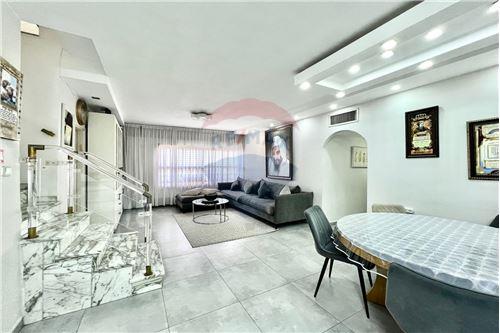 מכירה-דופלקס-רמת חן  -  נתניה, ישראל-830181190-205