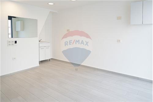 השכרה-חנות עם דירה / משרד-9 אבן גבירול  - צפון ישן  -  תל אביב יפו, ישראל-50641250-113