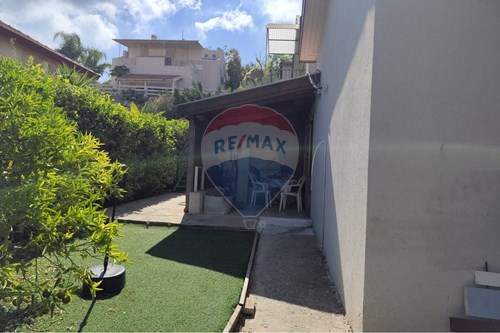 מכירה-בית פרטי-26 עפרוני  -  שלומי, ישראל-830851292-52