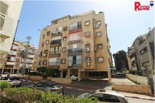 Te Koop-Appartement-12 השר שפירא  - דרום מערב  -  Bat Yam, Israel-51551004-1642