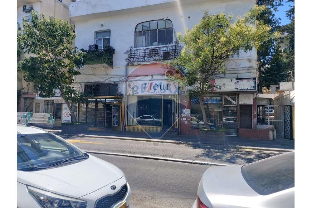 Store with Apt/Office For Sale Haifa, Israel 5165107133