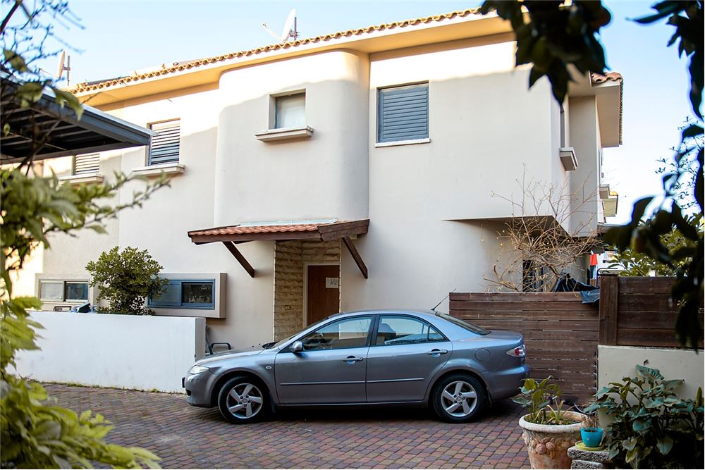 Two Level House For Sale Hadera, Israel 8312410211395