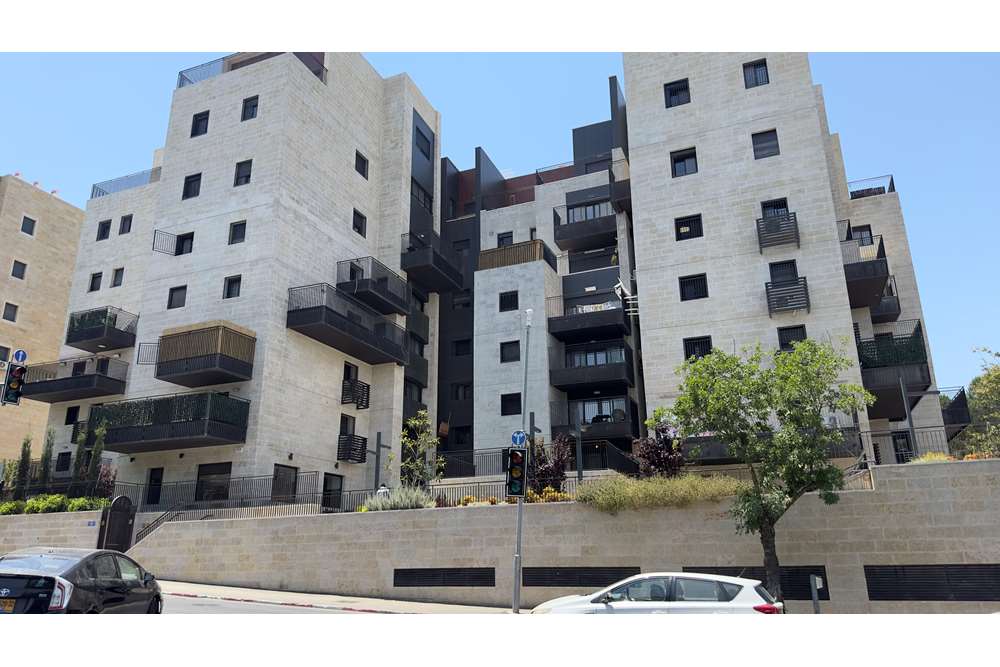 Condo/Apartment For Sale Jerusalem, Israel 8305012131505