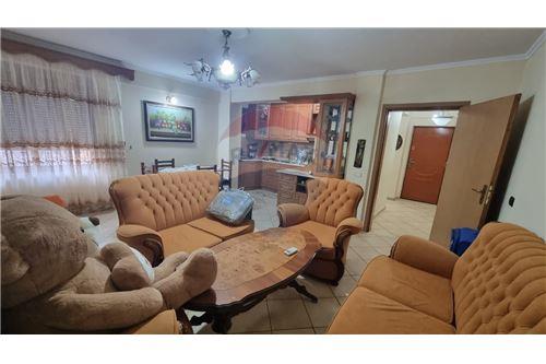 Në Shitje-Apartament-Rruga Lef Sallata  -  Vlorë, Shqipëri-530401001-1004