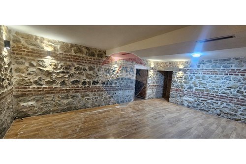 Ambient Per Qira tek Kinema Agimi