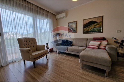Residential - Condo/Apartment - Rruga Hamdi Sina, Liqeni I Thatë, Tiranë - AL