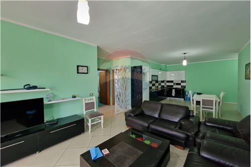Në Shitje-Apartament-Fejzo Gjomema  -  Vlorë, Shqipëri-530401002-447