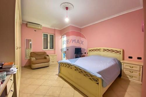 Apartament - Në Shitje - Tirana e Re - Liqeni i Tiranës, Shqipëri - 1.jpeg - 530161039-98 Apartament - Në Shitje - Tirana e Re - Liqeni i Tiranës, Shqipëri - 1.jpeg - 530161039-98