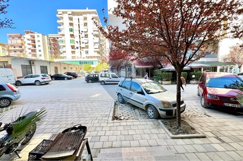 Ambient biznesi per qera te kombinati i peshkut