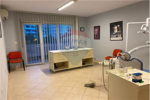 Klinike dentare per qira