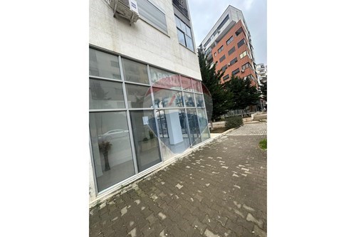 Dyqan per Qira ne Astir tek Kompleksi Molla