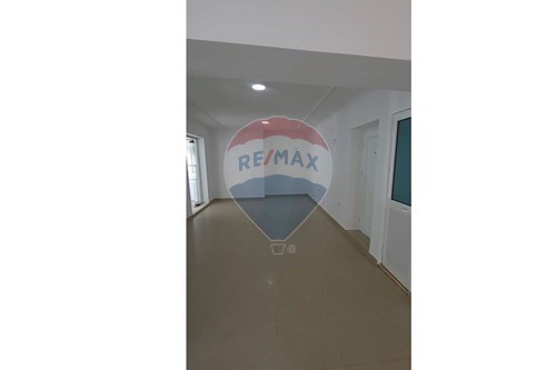 Commercial - Shop Single Tenant - Rruga Kongresi I Manastirit, Tiranë - AL