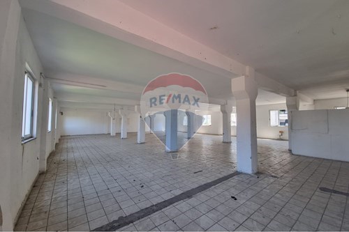 Commercial - Warehouse - Shkolla e Bashkuar, Tiranë - AL