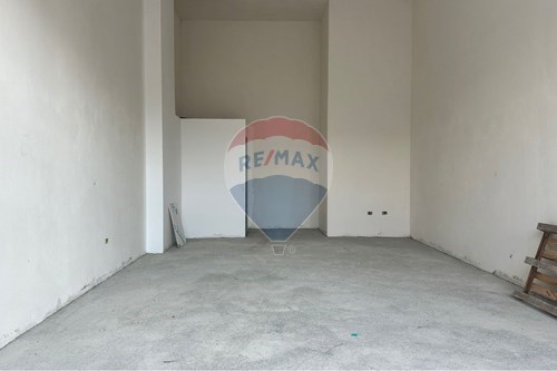 Commercial - Shop Single Tenant - Rruga Xhanfize Keko, Xhamlliku, Tiranë - AL