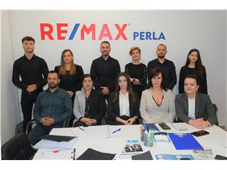Office of RE/MAX Perla - -