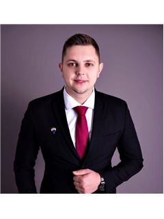 Gilliard Adriano Szary - RE/MAX START