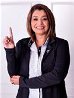 Juliane do Rosario - RE/MAX SHARE