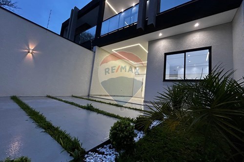 Venda-Sobrado-Rua Norberto de Brito , 2190  - A 100 metros da Velha Napolitana/MacDonalds  - Centro , São José dos Pinhais , Paraná , 83005290-560391051-12