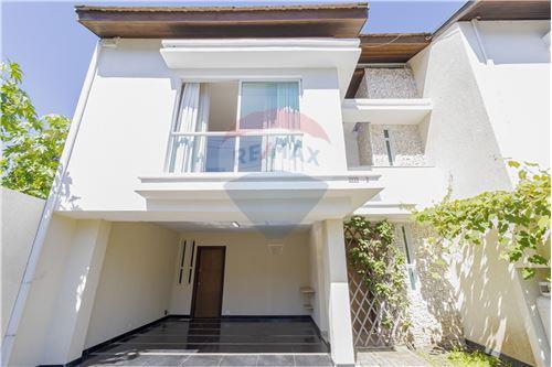 For Sale-Two Level House-Avenida Cândido Hartmann , 4244  - Em frente ao posto de gasolina  - Santo Inácio , Curitiba , Paraná , 82010-000-560351040-6