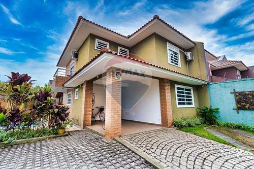 For Sale-Two Level House-Rua Francisco Antônio da Costa Nogueira , 320  - esquinha Rua Padre José Martini  - Santa Felicidade , Curitiba , Paraná , 82410340-560321104-5