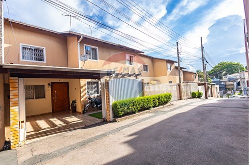 Venda-Sobrado-Estrada Guilherme Weigert , 930  - Supermercado Boni  - Santa Cândida , Curitiba , Paraná , 82720-000-560301020-40