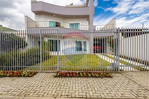 Venda-Casa-RUA FERNANDO CRETELLA , 84  - 27 BATALHAO LOGISTICO  - Bacacheri , Curitiba , Paraná , 82600-460-560471002-1