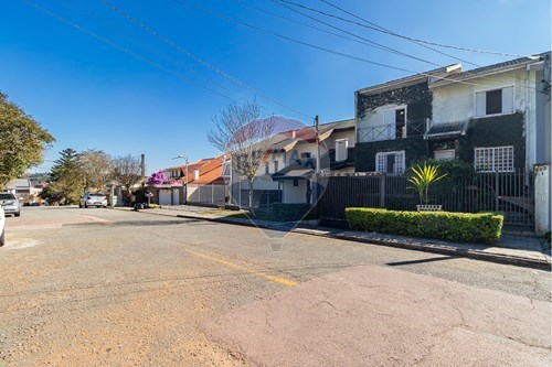 Venda-Sobrado-R. Cel. João Mattos Guedes , 102  - Ahú , Curitiba , Paraná , 82200-370-560341021-66