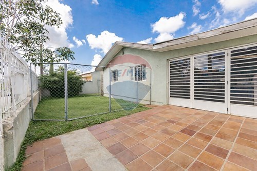 Venda-Casa-Rua Antonio Calheiro Rodrigues , 66  - Uberaba , Curitiba , Paraná , 81560580-560321046-160