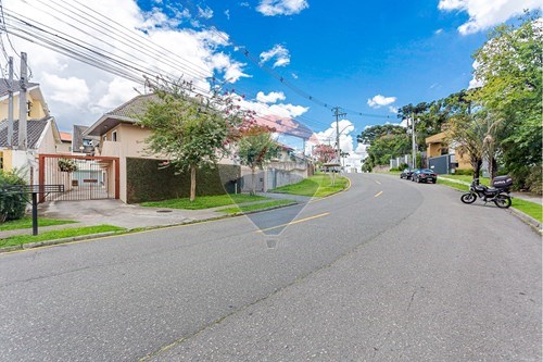 Venda-Sobrado-Rua Ivo Ferro , 143  - Uberaba , Curitiba , Paraná , 81540-570-560371042-393