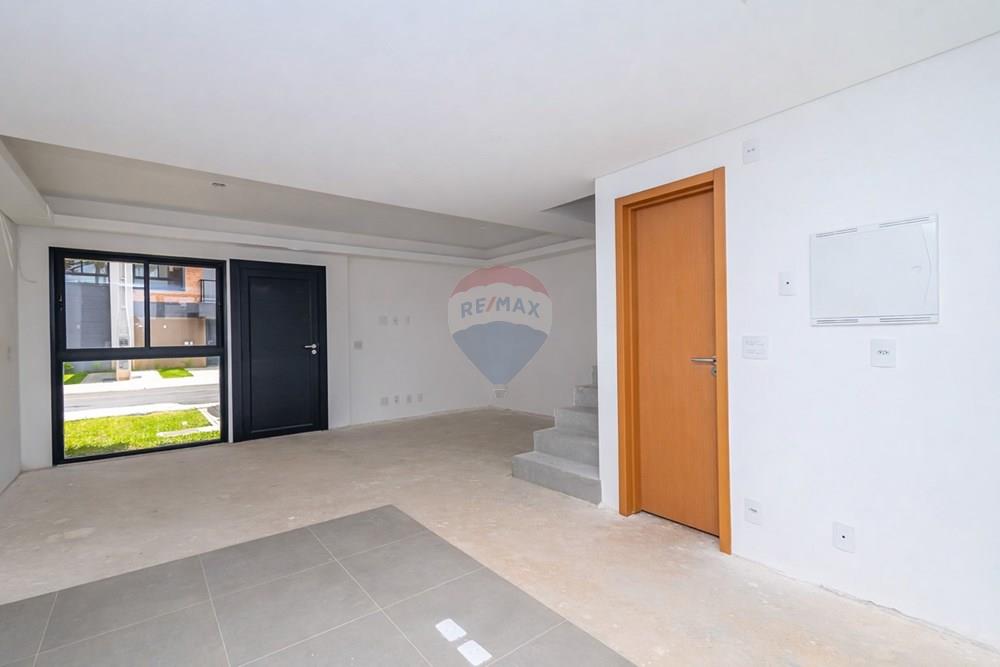 Casa de Condomínio - Venda - Curitiba , Paraná - escada limpa e sala 09.jpg - 560431033-13