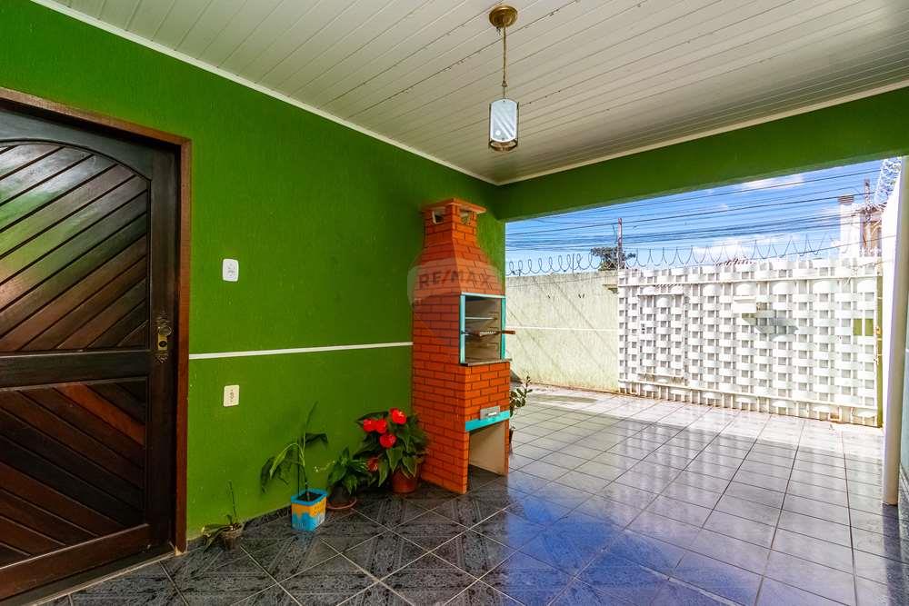 Casa à venda com 3 quartos, 100m² - Foto 2