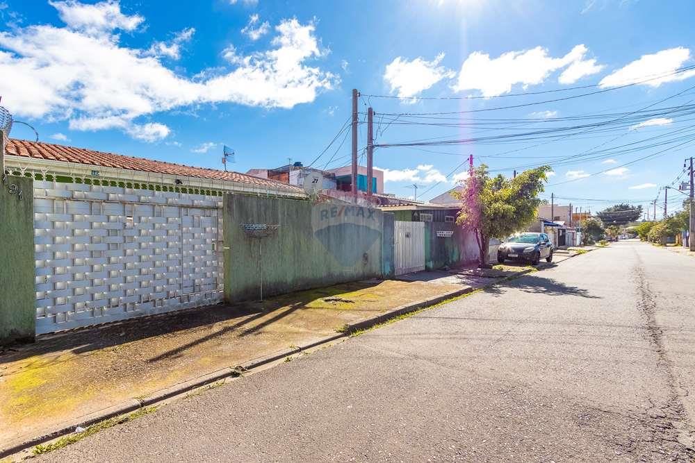 Casa à venda com 3 quartos, 100m² - Foto 4