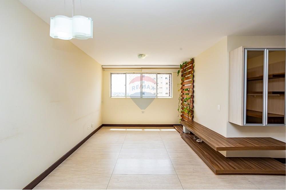 Apartamento à venda com 2 quartos, 65m² - Foto 2