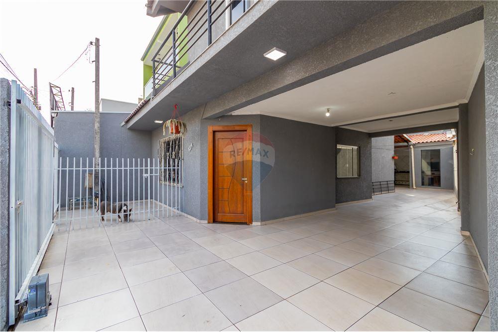 Sobrado à venda com 3 quartos, 200m² - Foto 1