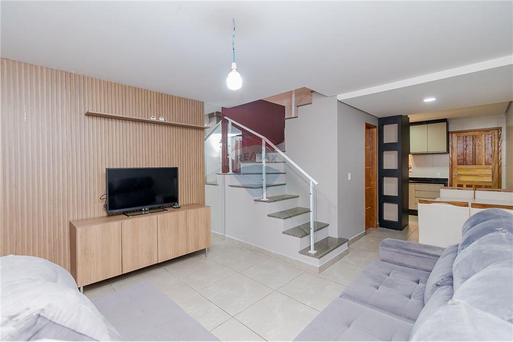 Casa à venda com 2 quartos, 100m² - Foto 1