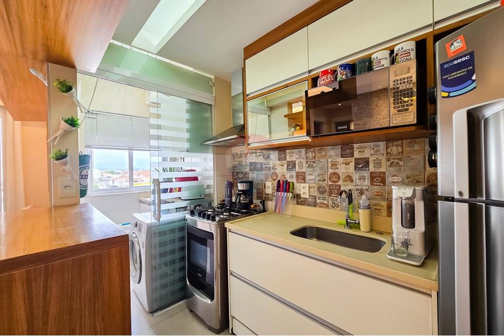 Apartamento - Venda - Rio de Janeiro , Rio de Janeiro - pia e armário superior vista de fora da cozinha.jpg - 570461046-10