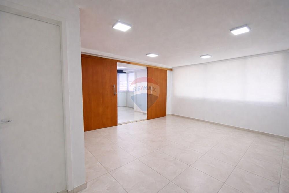 Ponto Comercial - Alugar - Rio de Janeiro , Rio de Janeiro - Escritório vazio com portas de madeira.jpeg - 570371001-210