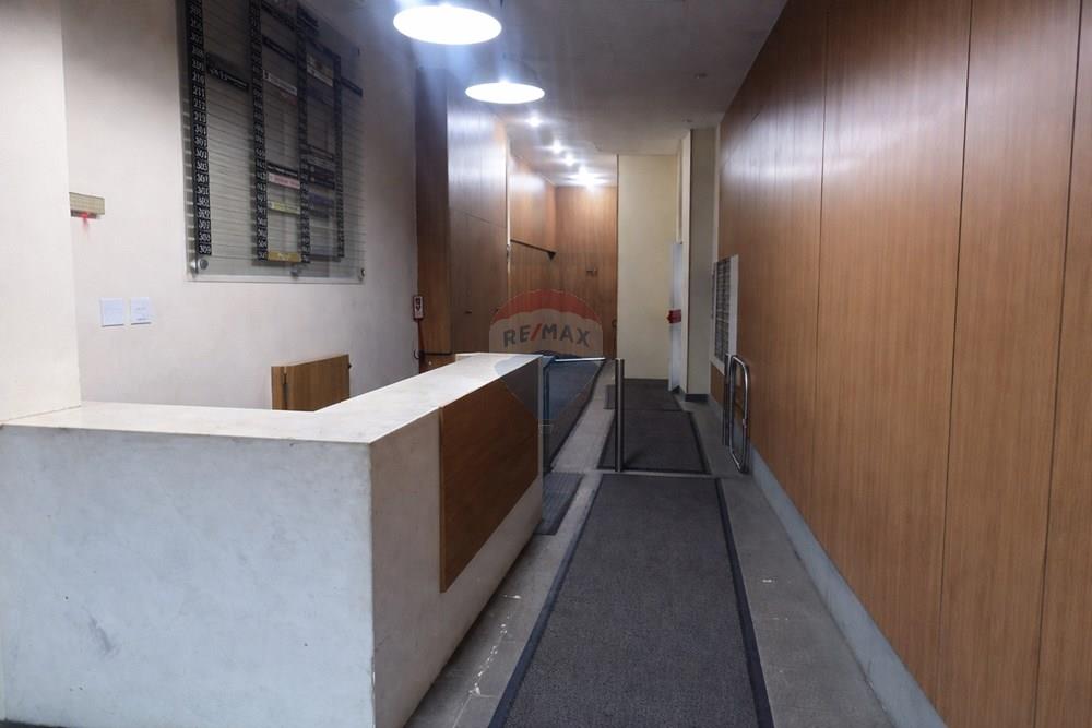 Ponto Comercial - Alugar - Rio de Janeiro , Rio de Janeiro - Corredor vazio com balcão de recepção.jpeg - 570371001-210