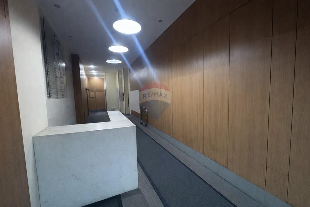 Ponto Comercial - Alugar - Rio de Janeiro , Rio de Janeiro - Corredor de escritório com detalhes tranquilos.jpeg - 570371001-210