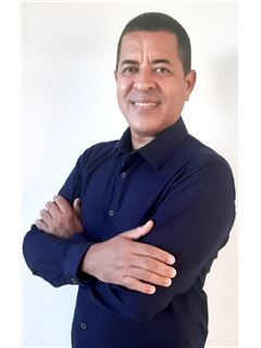 Gerry Santana - RE/MAX PRAIANA