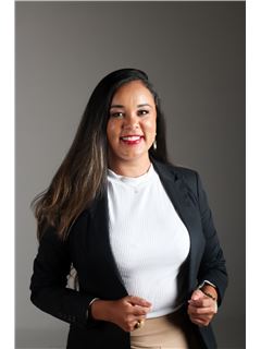 Ariana Dias - RE/MAX SILVER