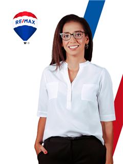 Carolina Bernardes - Lorena Costa Pereira Team - RE/MAX SOL