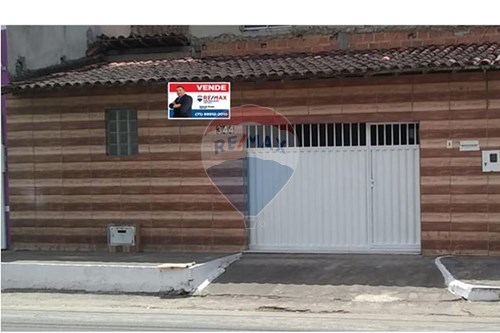 Venda-Casa-Avenida Marechal Aristóteles de Souza Dantas , 344  - Próximo ao bar do Lula  - Mangalô , Alagoinhas , Bahia , 48001-690-580701044-7